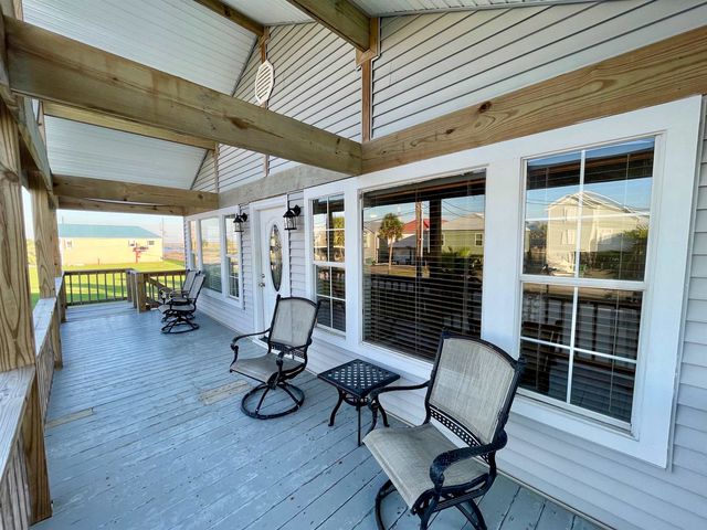 115 Constantin Dr, Golden Meadow, LA 70357