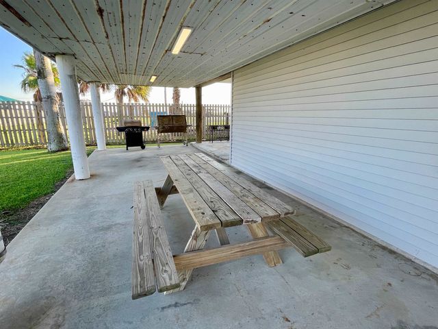 115 Constantin Dr, Golden Meadow, LA 70357