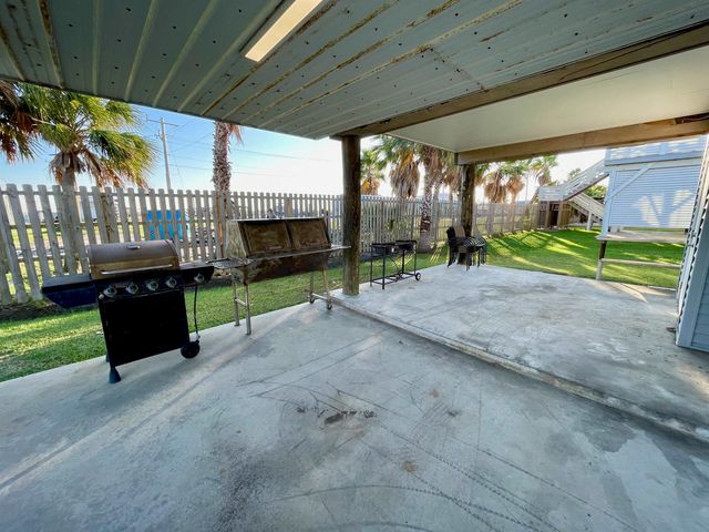 115 Constantin Dr, Golden Meadow, LA 70357