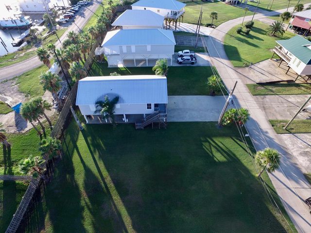 115 Constantin Dr, Golden Meadow, LA 70357