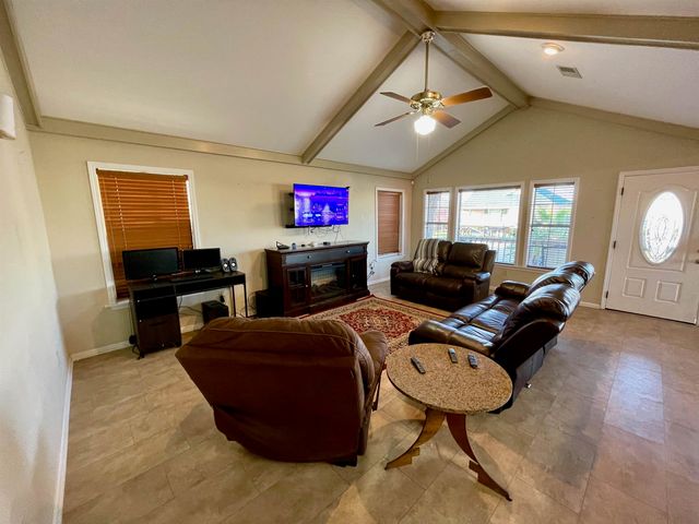 115 Constantin Dr, Golden Meadow, LA 70357