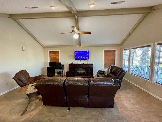 115 Constantin Dr, Golden Meadow, LA 70357