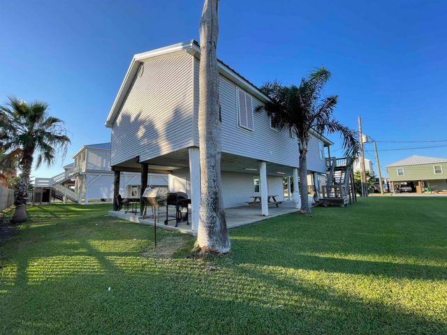 115 Constantin Dr, Golden Meadow, LA 70357