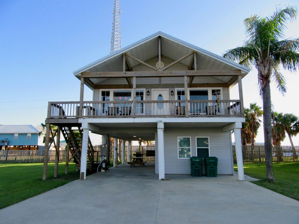 115 Constantin Dr, Golden Meadow, LA 70357