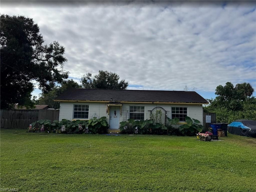 559 San Bernardino ST, NORTH FORT MYERS, FL 33903 — exterior