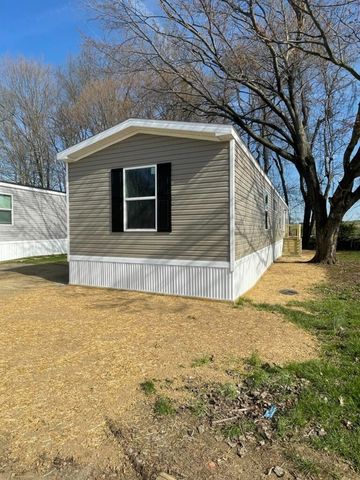 146 Roundtop Circle, Scottdale, PA 15683