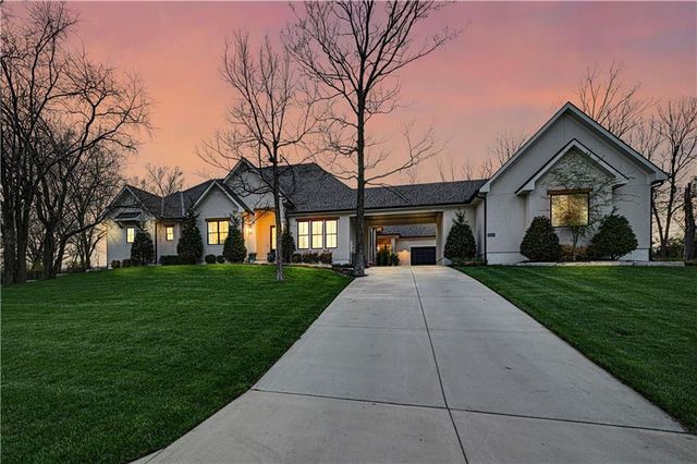 18340 Mohawk Lane, Stilwell, KS 66085
