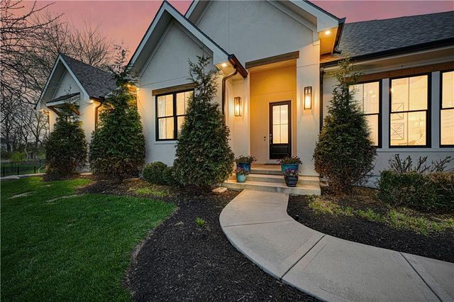 18340 Mohawk Lane, Stilwell, KS 66085