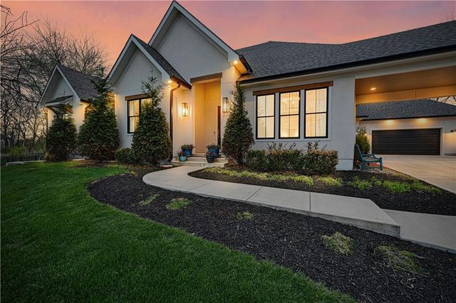 18340 Mohawk Lane, Stilwell, KS 66085