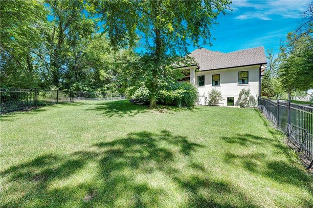 18340 Mohawk Lane, Stilwell, KS 66085