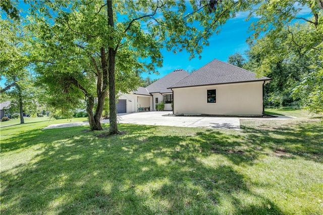 18340 Mohawk Lane, Stilwell, KS 66085