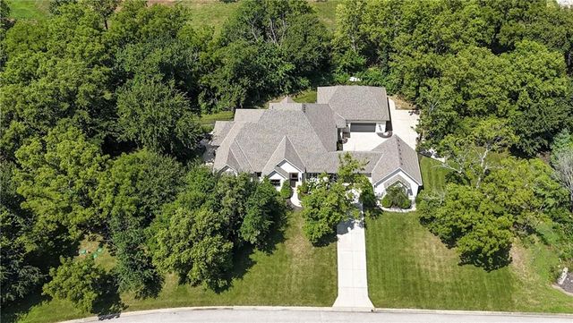 18340 Mohawk Lane, Stilwell, KS 66085