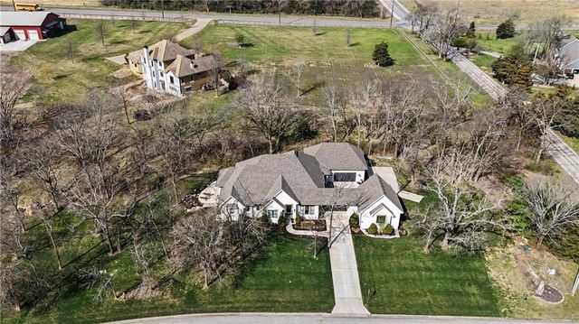 18340 Mohawk Lane, Stilwell, KS 66085