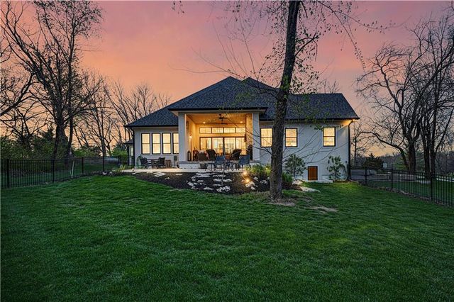18340 Mohawk Lane, Stilwell, KS 66085