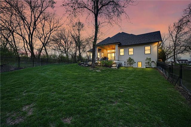 18340 Mohawk Lane, Stilwell, KS 66085