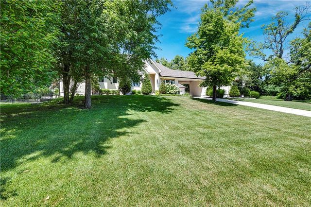 18340 Mohawk Lane, Stilwell, KS 66085