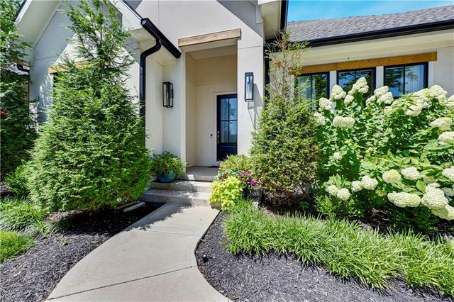 18340 Mohawk Lane, Stilwell, KS 66085