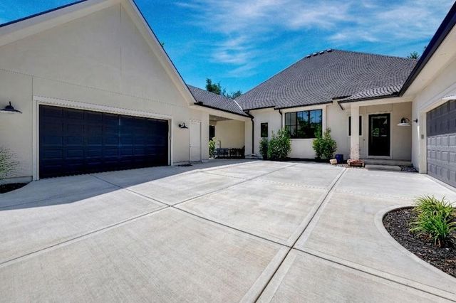 18340 Mohawk Lane, Stilwell, KS 66085