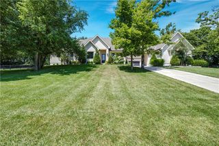 18340 Mohawk Lane, Stilwell, KS 66085