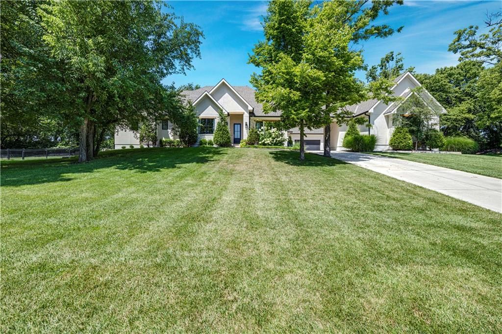 18340 Mohawk Lane, Stilwell, KS 66085