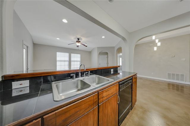 6622 Rhine Dr B, Corpus Christi, TX 78412