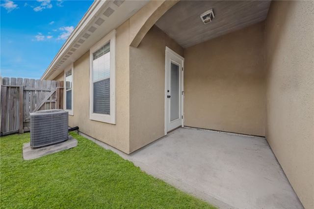 6622 Rhine Dr B, Corpus Christi, TX 78412