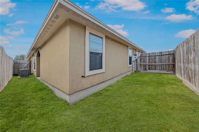 6622 Rhine Dr B, Corpus Christi, TX 78412