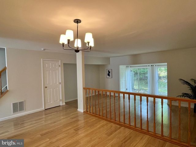 32 PAGODA CT, Lawrence, NJ 08648