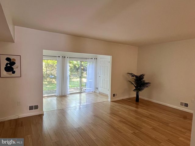 32 PAGODA CT, Lawrence, NJ 08648