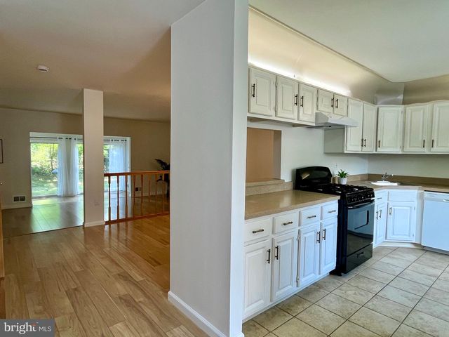 32 PAGODA CT, Lawrence, NJ 08648