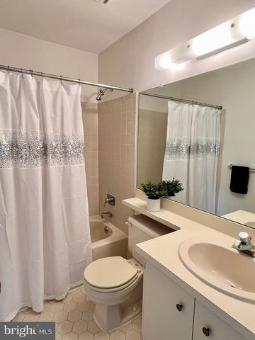 32 PAGODA CT, Lawrence, NJ 08648