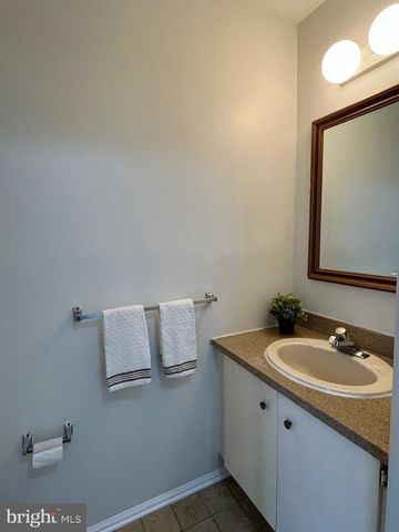 32 PAGODA CT, Lawrence, NJ 08648