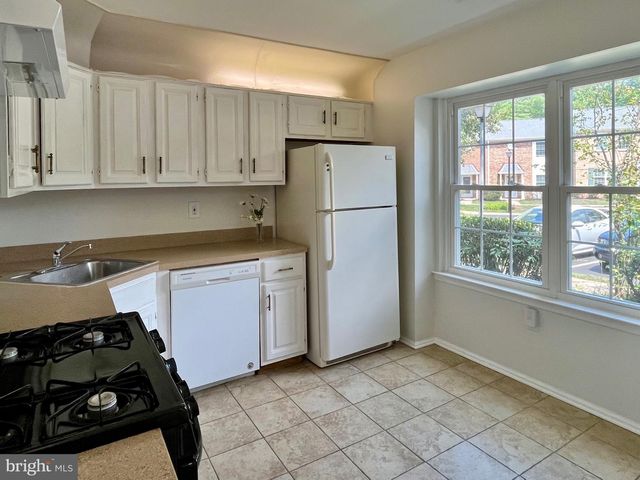 32 PAGODA CT, Lawrence, NJ 08648
