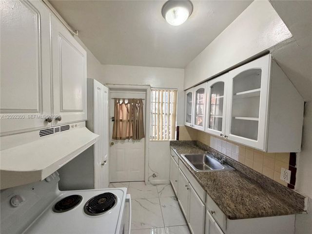 4740 Pine Tree Drive 23, Miami Beach, FL 33140