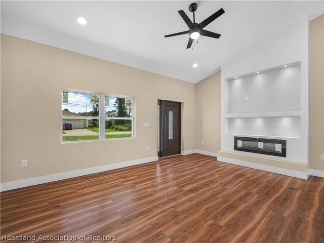 321 Roadrunner Avenue, Sebring, FL 33870