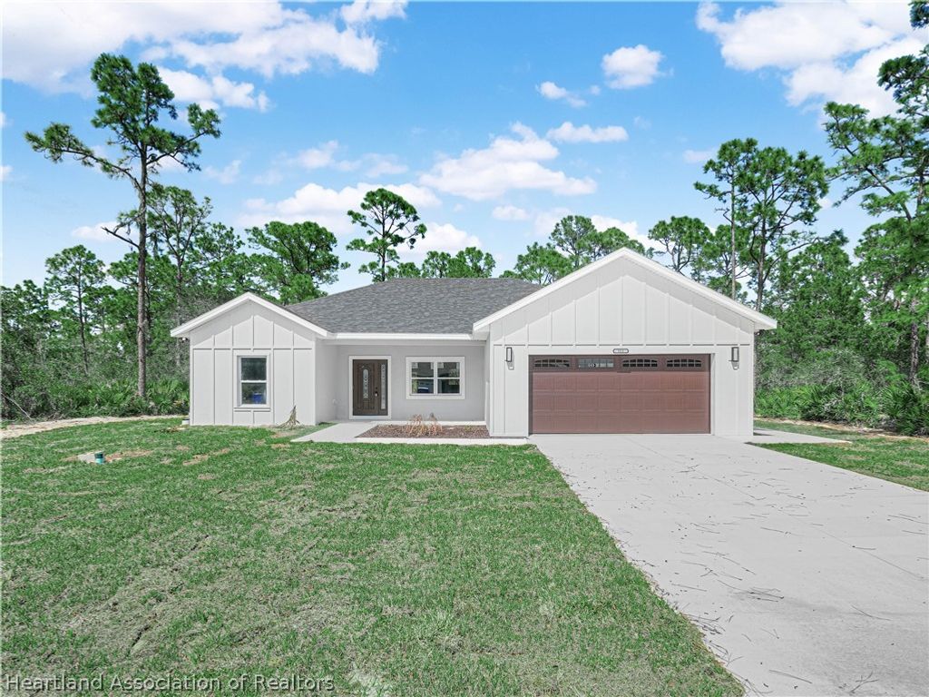 321 Roadrunner Avenue, Sebring, FL 33870