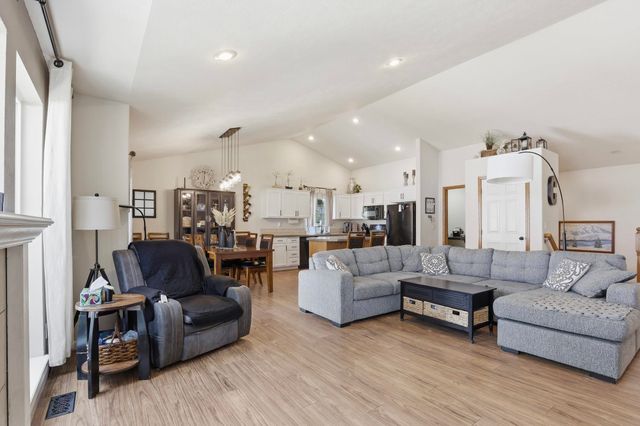 6261 Jenna Dr, Nine Mile Falls, WA 99026