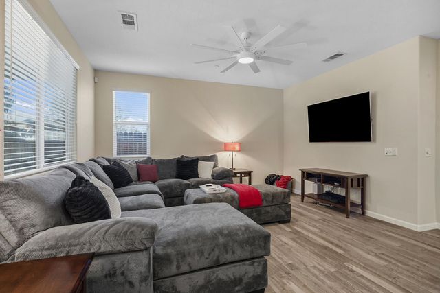 3039 SE Sunnyside Court, Visalia, CA 93292