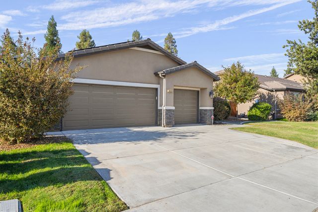 3039 SE Sunnyside Court, Visalia, CA 93292