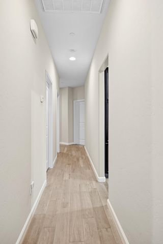 3039 SE Sunnyside Court, Visalia, CA 93292