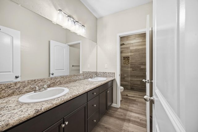 3039 SE Sunnyside Court, Visalia, CA 93292