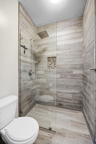 3039 SE Sunnyside Court, Visalia, CA 93292