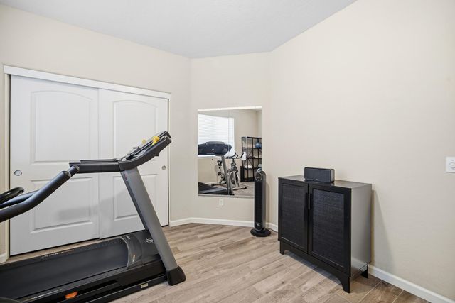 3039 SE Sunnyside Court, Visalia, CA 93292