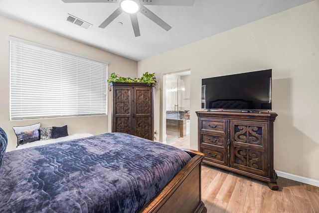 3039 SE Sunnyside Court, Visalia, CA 93292