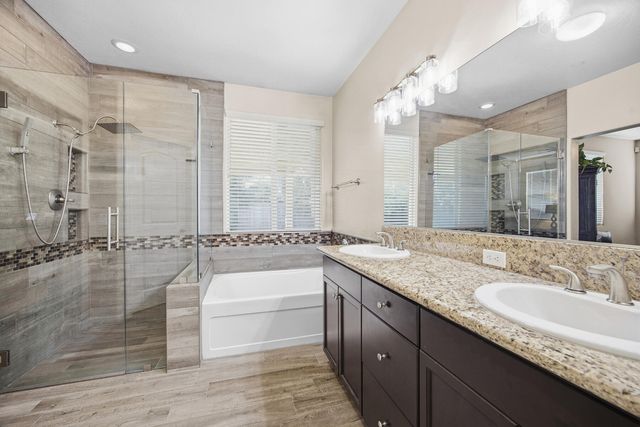 3039 SE Sunnyside Court, Visalia, CA 93292