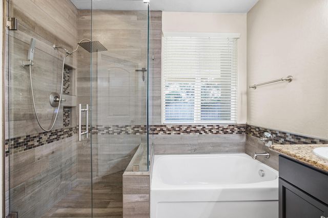 3039 SE Sunnyside Court, Visalia, CA 93292