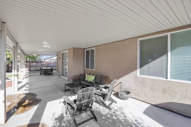 3039 SE Sunnyside Court, Visalia, CA 93292