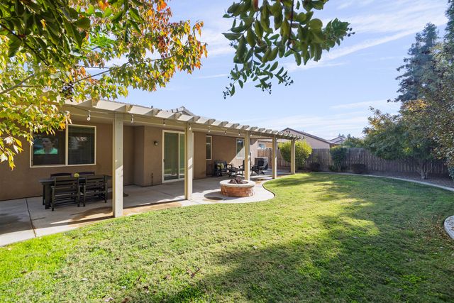 3039 SE Sunnyside Court, Visalia, CA 93292