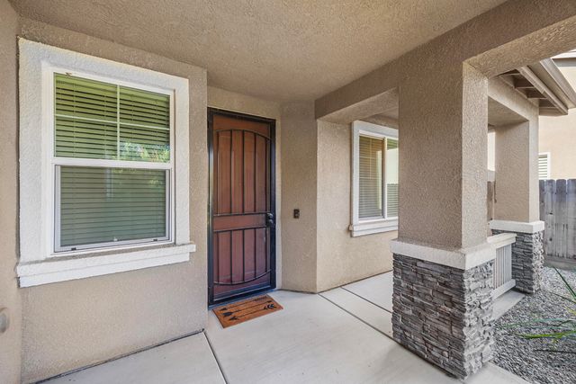 3039 SE Sunnyside Court, Visalia, CA 93292
