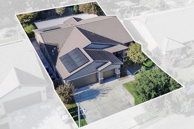 3039 SE Sunnyside Court, Visalia, CA 93292